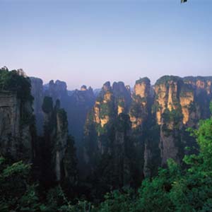 單獨(dú)成團(tuán)N線：張家界、天子山、寶峰湖、猛洞河漂流、鳳凰古城四晚五日湘西全景游