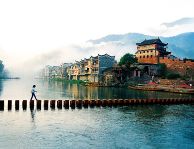 長沙往返A9線：鳳凰古城、德夯苗寨、矮寨吊索橋品質純玩兩日游